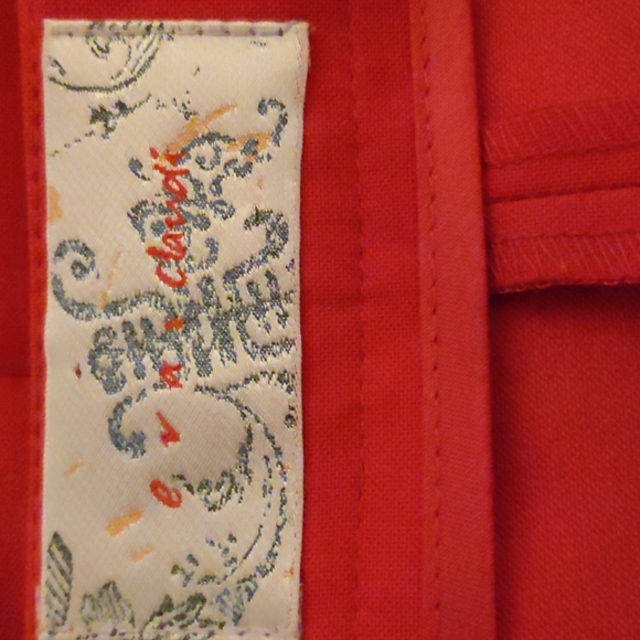 Brand new red skirt. Front zipper. Pleated in the front. Sleat in the back - Picture 4 of 5